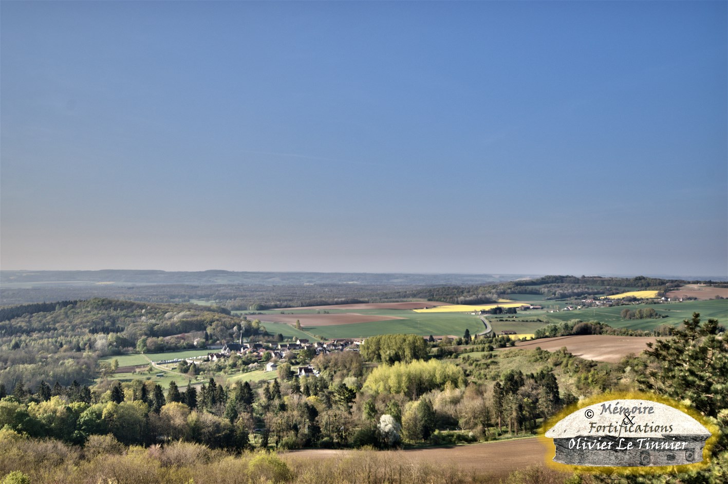 Au 1er plan le "nouveau Craonne" et au fond le village de Craonnelle