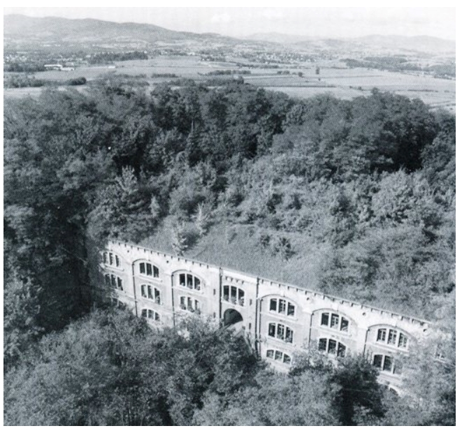 Le fort du Paillet à une date indéterminée mais dans la végétation