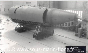 La "coque épaisse" dans laquelle se trouve l'équipage et les zones vie et machines, assemblée à Cherbourg