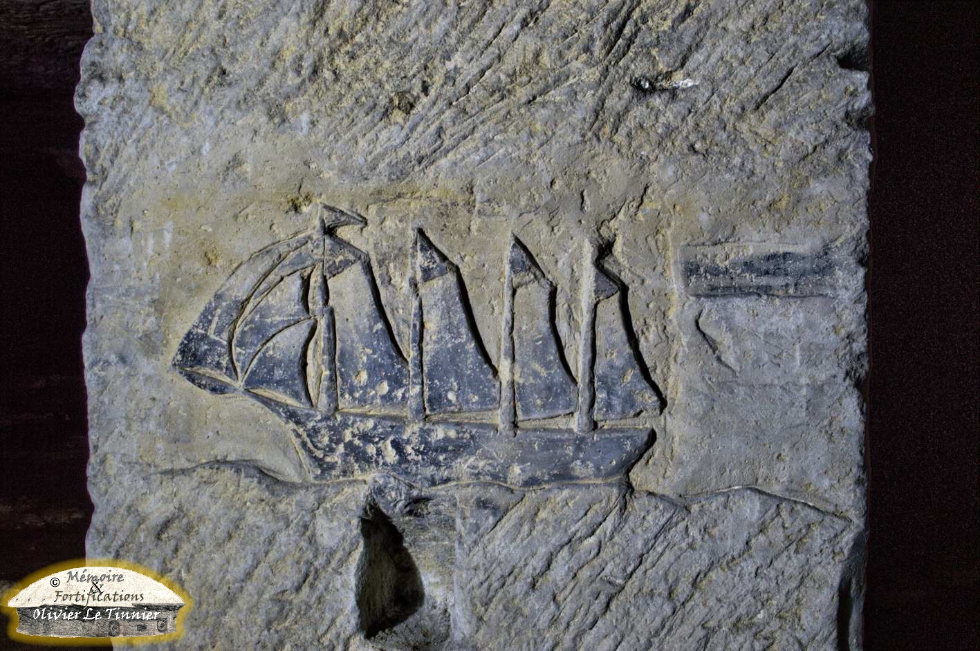 Le voilier 4 mâts sculpté dans un pilier de la carrière